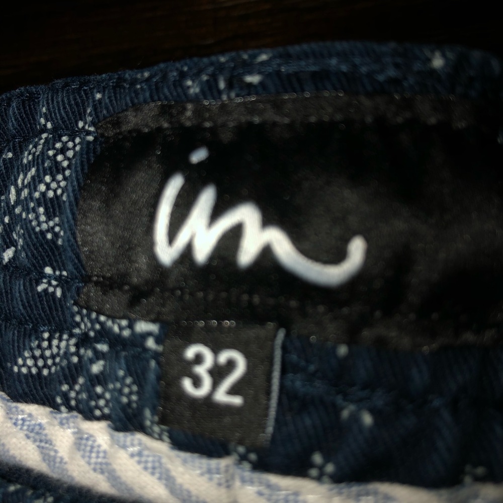 Shorts - Picture 2 of 3